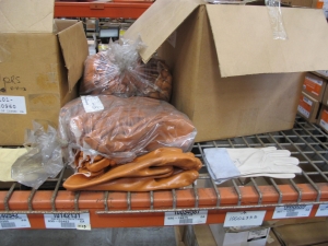 LOT TO INCLUDE: LARGE QUANTITY OF LEATHER, RUBBER AND LATEX GLOVES. LOADING & HANDLING FEE $15-4175